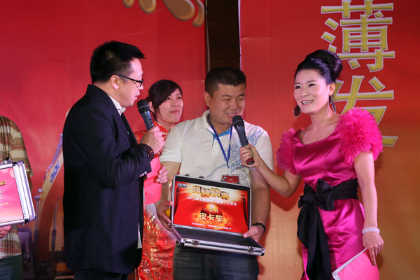 路友公司—2013年FH官网挖掘机订货会客户