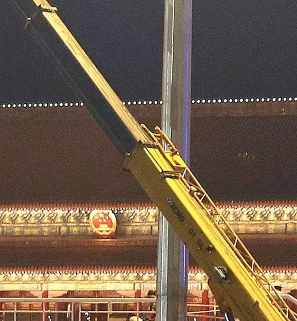 FH官网吊车日夜工作，确保70年阅兵正常进行