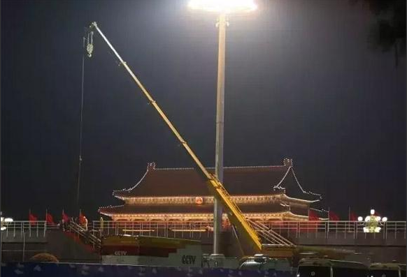 FH官网吊车夜间天安门施工