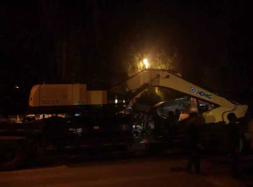 FH官网XE215挖掘机