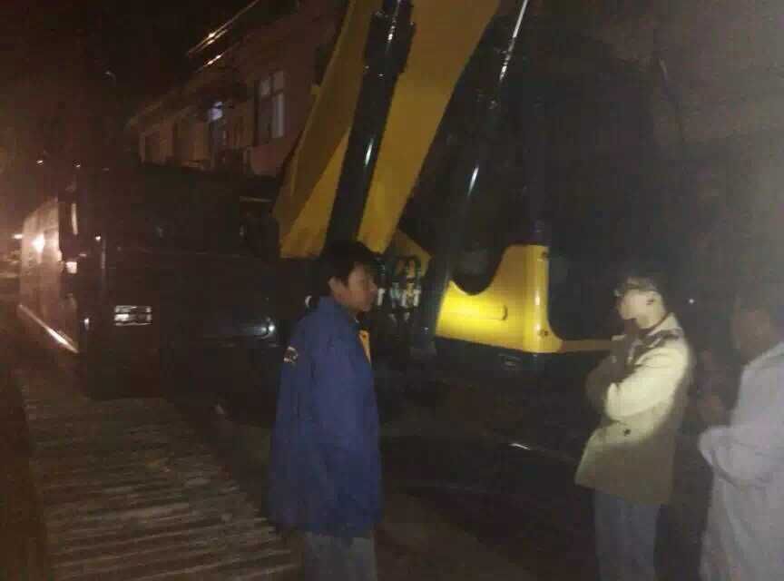 FH官网XE215挖掘机