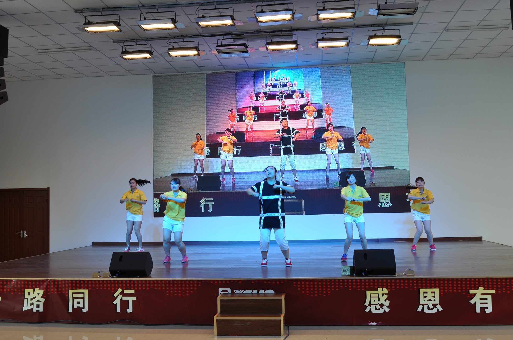 天助-FH官网挖掘机服务