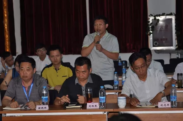 河南天助（FH官网挖掘机)副总经理杨昕征发言