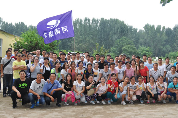 FH官网总代理河南路友机械活动人员合影