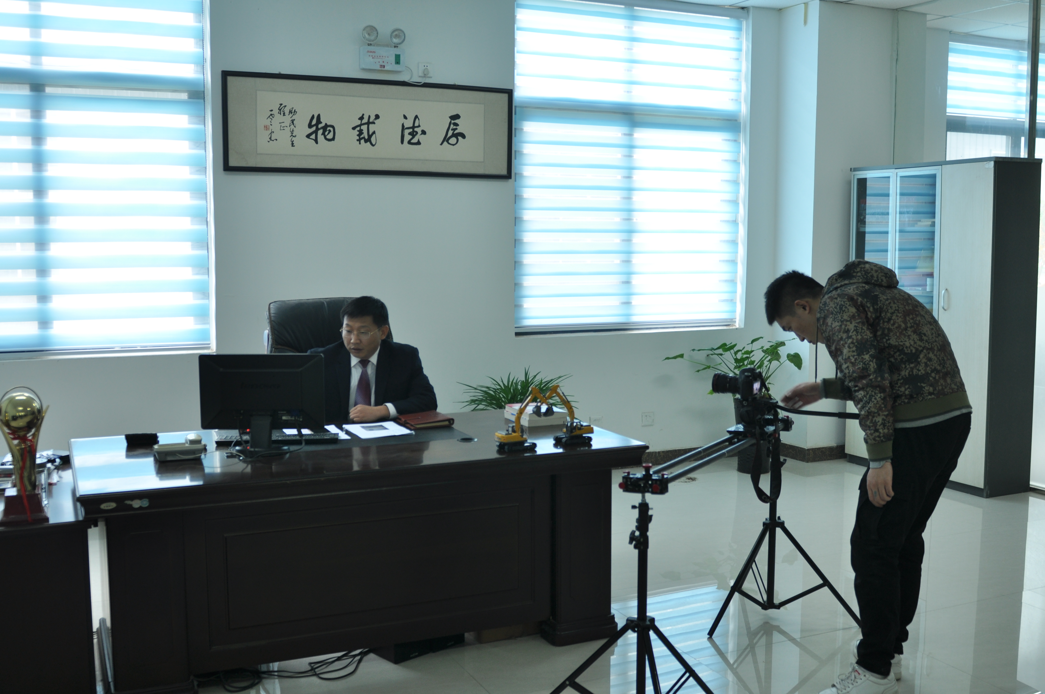 FH官网挖掘机销售部