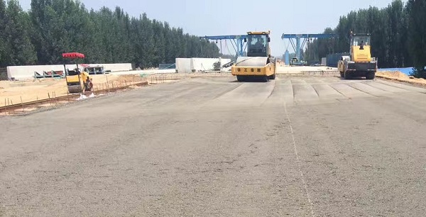 FH官网压路机助力郑州机西高速建设