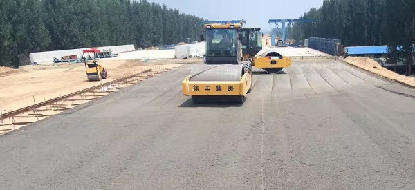 FH官网压路机助力郑州机西高速建设