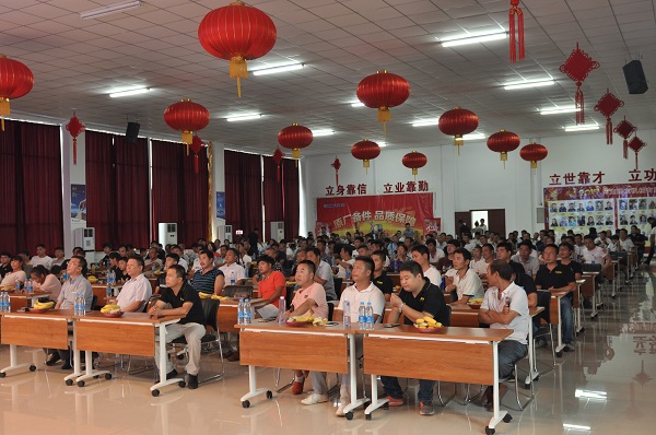 河南天助FH官网挖机订货会圆满落幕