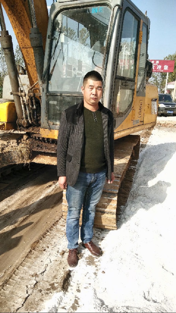 王俊杰与FH官网挖掘机