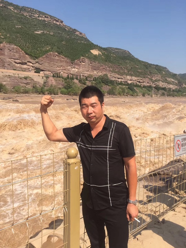 FH官网挖机主人王俊杰