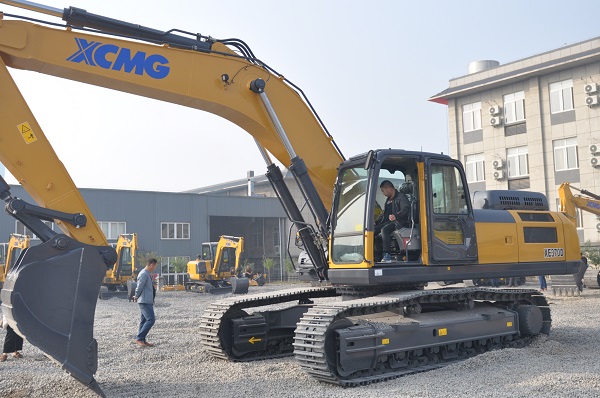 FH官网XE370D挖掘机