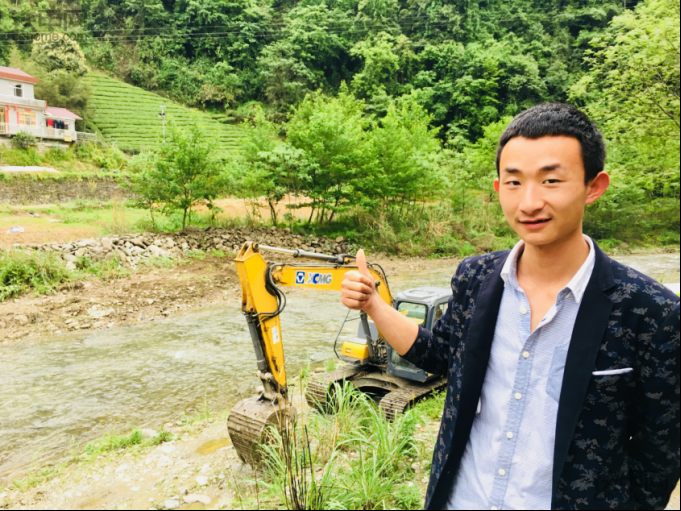 何弈锋和他的宝驾FH官网XE150D