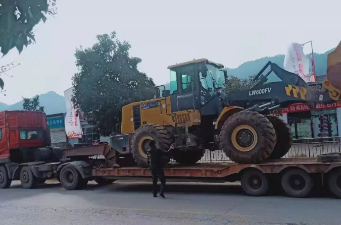 FH官网LW600FV装载机一切就绪准备奔赴一线