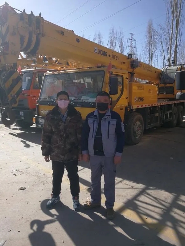 在西宁，FH官网服务工程师王闯毅走访客户，为客户提供施工服务保障！