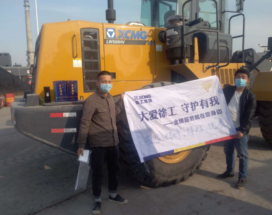 服务人员严格按流程为客户设备进行体检
