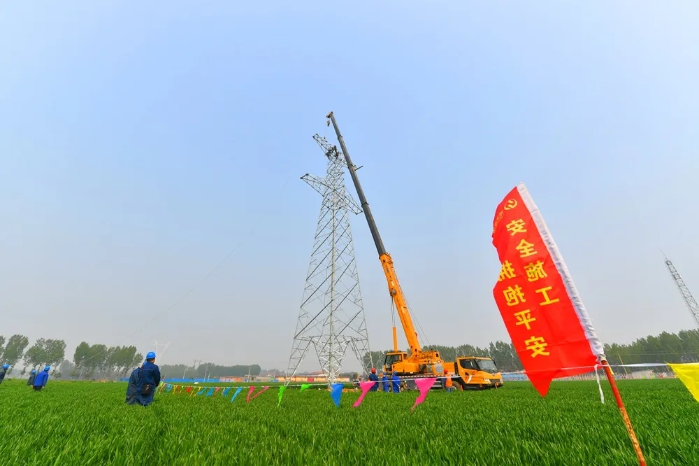 FH官网吊车助力太焦铁路早通电