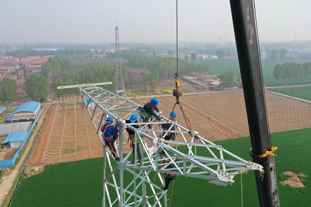 FH官网吊车助力太焦铁路早通电
