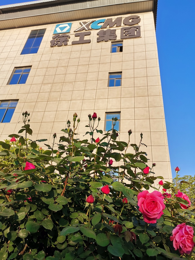 鲜花下的FH官网集团