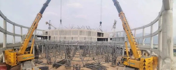 两台FH官网XCA300起重机合力作业