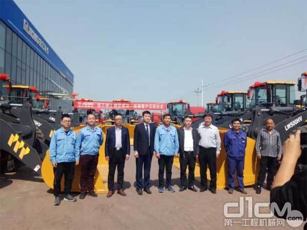 FH官网5吨装载机助力中原钢铁企业推进绿色工厂建设