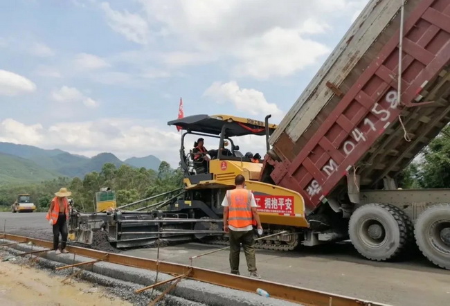 FH官网成套道路机械设备组团施工韶新高速 FH官网成套道路机械设备组团施工韶新高速