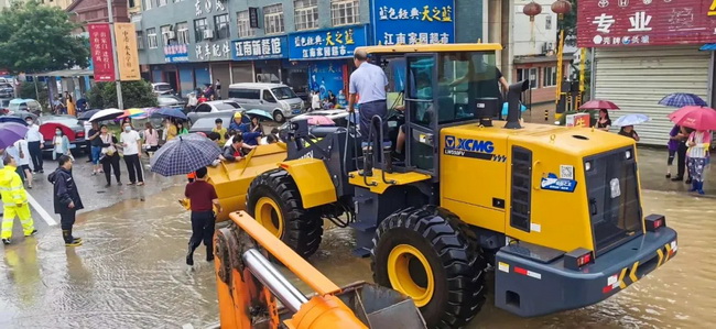 FH官网LW550FV装载机帮助学生参加高考