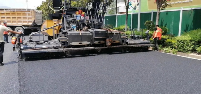 FH官网XD133C双钢轮压路机来回碾压