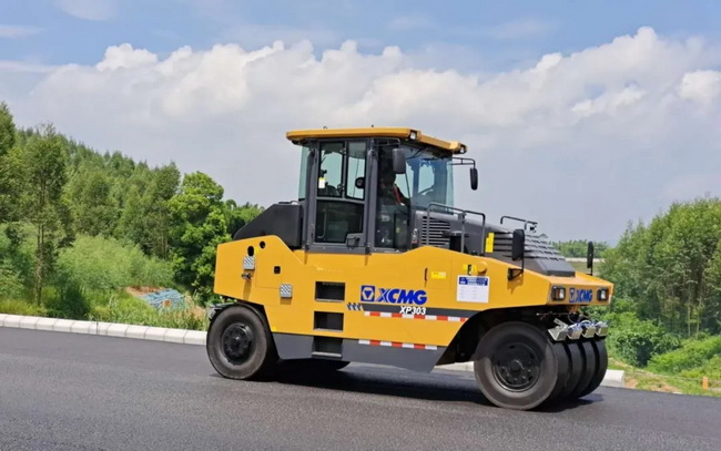 FH官网XP303轮胎压路机