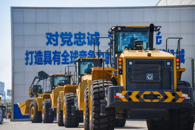 FH官网LW900KN装载机“动力强劲，斗容大，干活效率高，转场速度有保证
