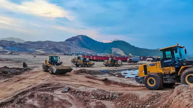 30台FH官网LW600KV装载机出征广西梧州建设现代化钢铁基地