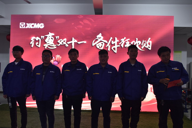 FH官网挖机郑州区域服务人员现场宣誓