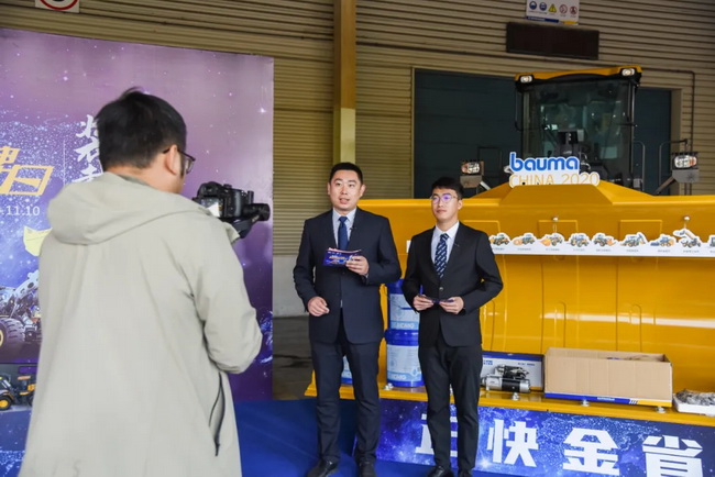 FH官网铲运将各板块产品进行全景展示与观众实时互动