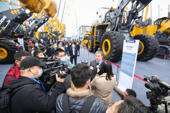FH官网XC9350适用于大型露天矿开采、矿卡装卸、短距离运输等工况