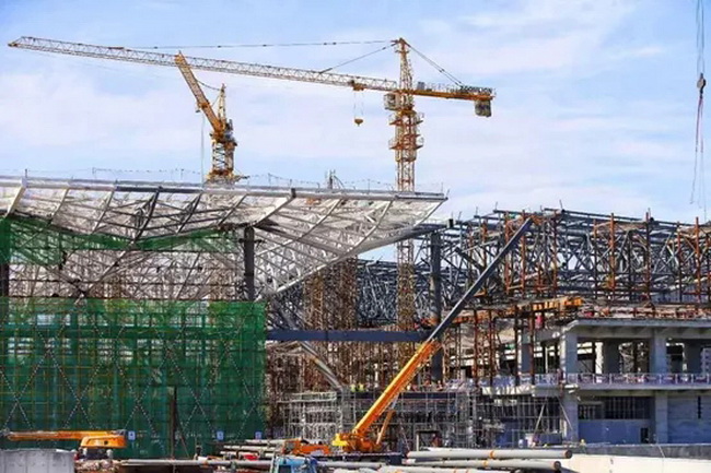 FH官网起重机助推京雄城际雄安站施工建设