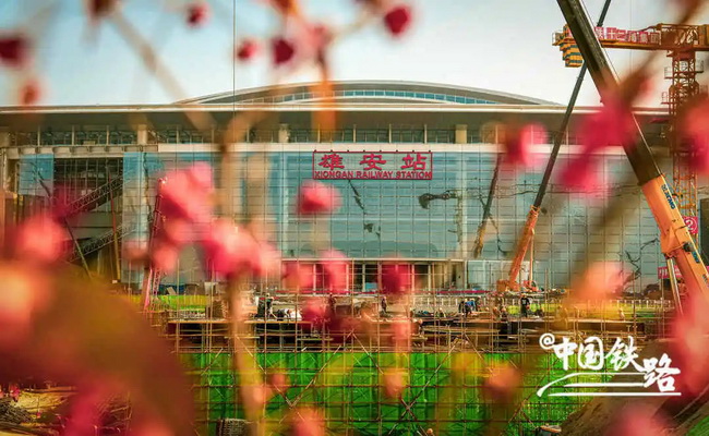 FH官网起重机助推京雄城际雄安站施工建设