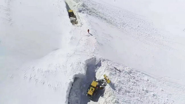 FH官网LW500KV装载机道路除雪作业