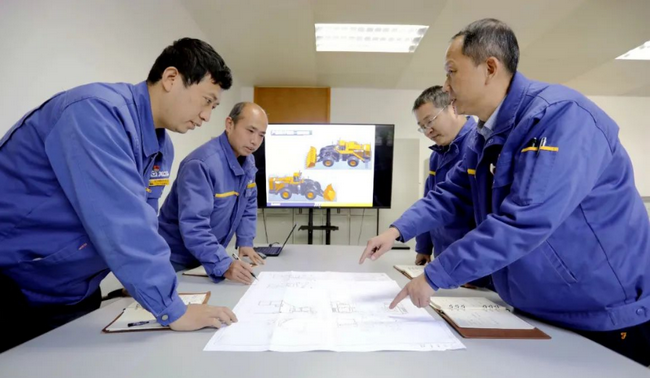 FH官网大吨位装载机技术研发团队