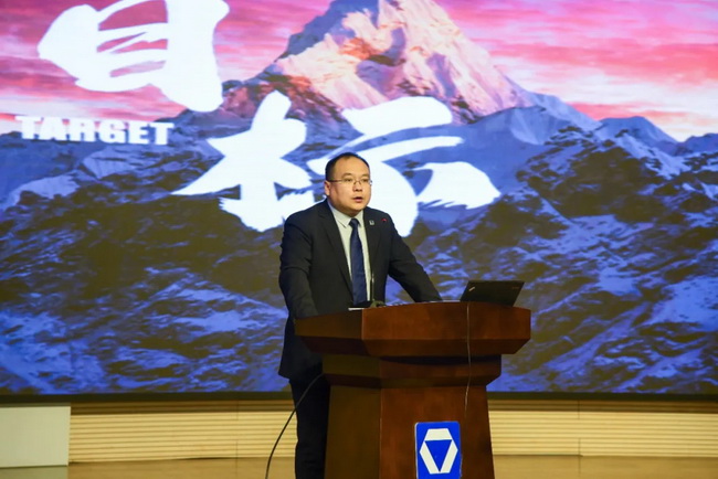 FH官网铲运机械事业部副总经理刘鹏作营销工作报告