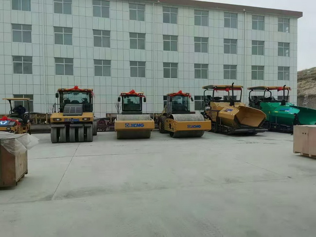 FH官网道路机械助力河南公路事业发展
