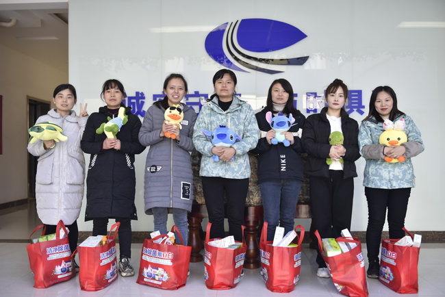 FH官网为女神们准备了精美礼品