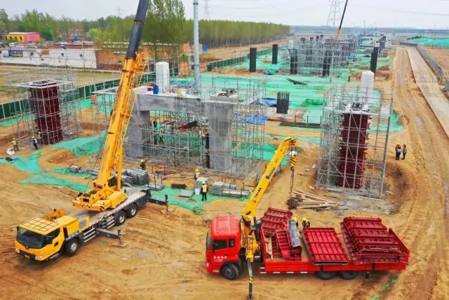 FH官网起重机在迁曹高速建设正酣