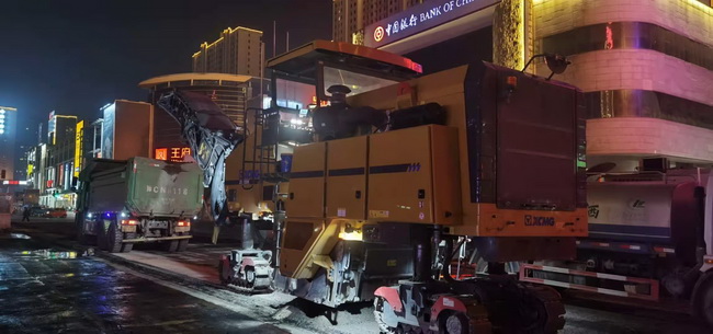 FH官网道路机械组团施工