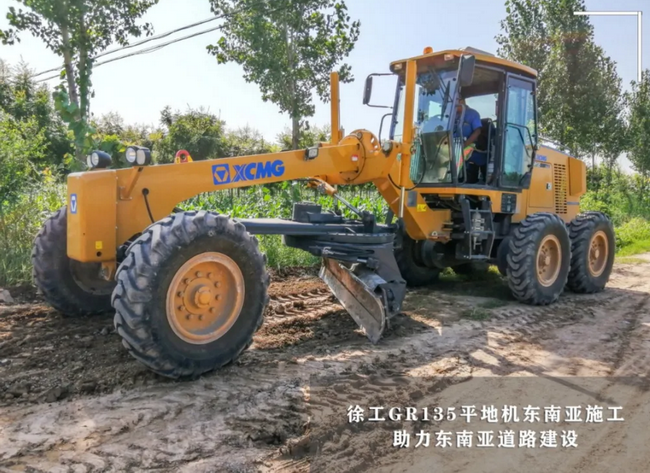 FH官网GR135平地机助力东南亚道路建设