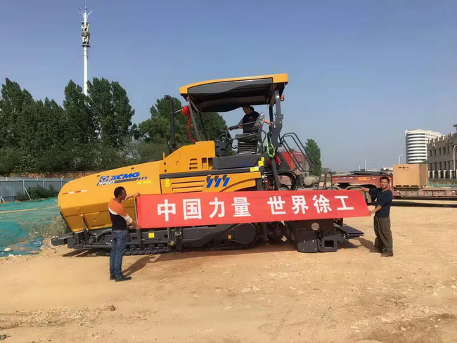 FH官网RP903摊铺机交付河南中亚交建集团，建设美丽鹰城