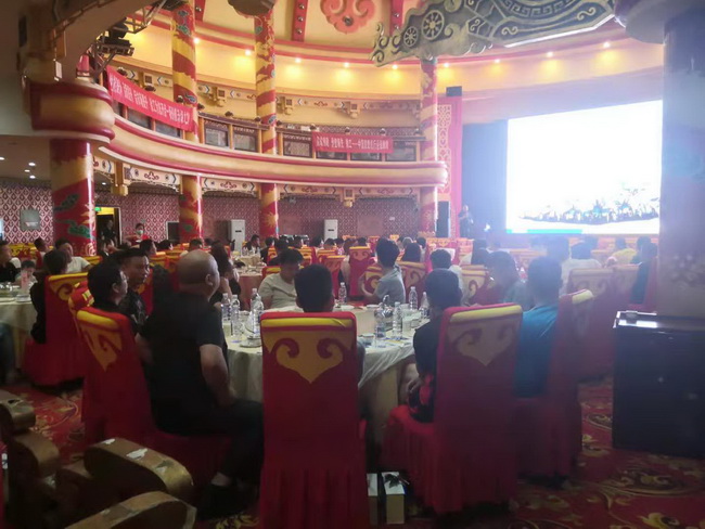FH官网装载机高端产品订货会南阳站活动现场