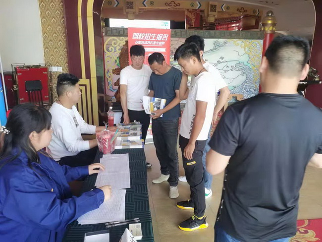 FH官网装载机高端产品订货会签到