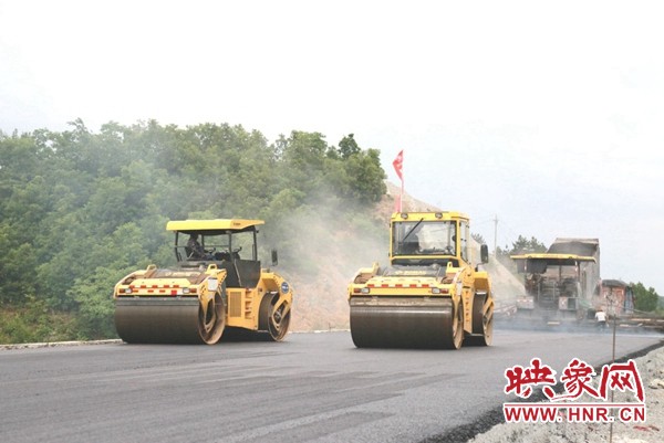 FH官网无人驾驶压路机设备助力河南郑西高速公路施工