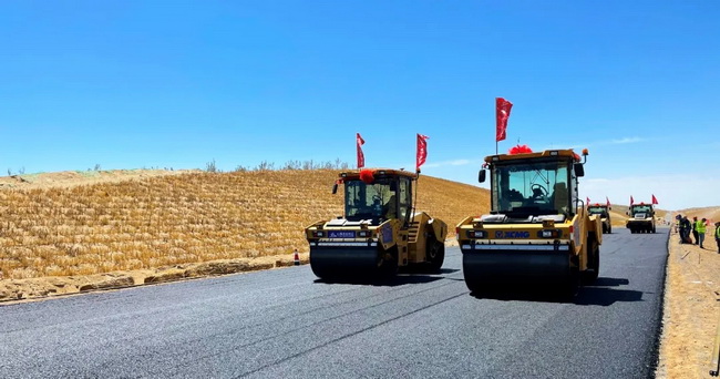 FH官网XP303S胶轮压路机静碾揉搓