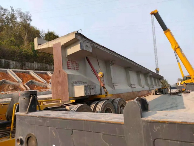 FH官网起重机助阵大瑞铁路桥梁建设