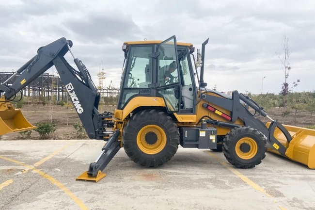 FH官网XC870K挖掘装载机